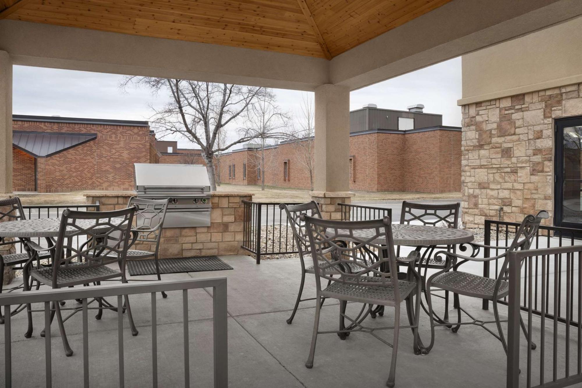 Hampton Inn & Suites Williston Exterior photo